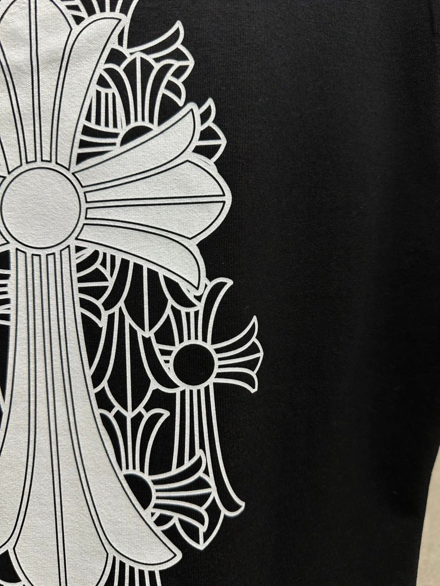 P126 #081 CHROME HEARTS 25SS women's T-shirt Made of 220G original consistent fabric V-neck women's waist style The whole body is made of imported digital direct printing Color: black Size: S M L